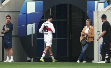 Atakan Karazor sah gegen Hoffenheim die Rote Karte.